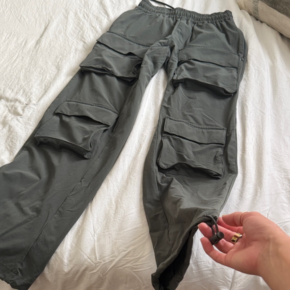 ALO Yoga Gray Cargo Pants - Picture 2 of 3